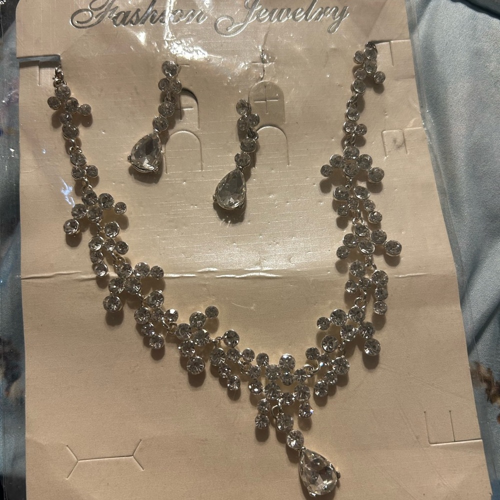 Elegant Silver Crystal Necklace and Earring Set